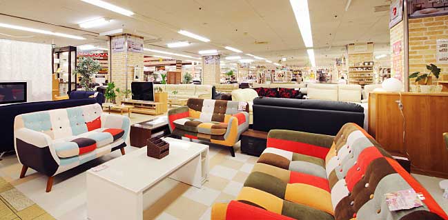 広い店内でごゆっくりお買物いただけます